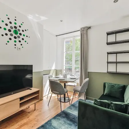 Independant Flat: Canal St Martin&trains Stations!