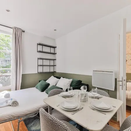Independant Flat: Canal St Martin&trains Stations! *