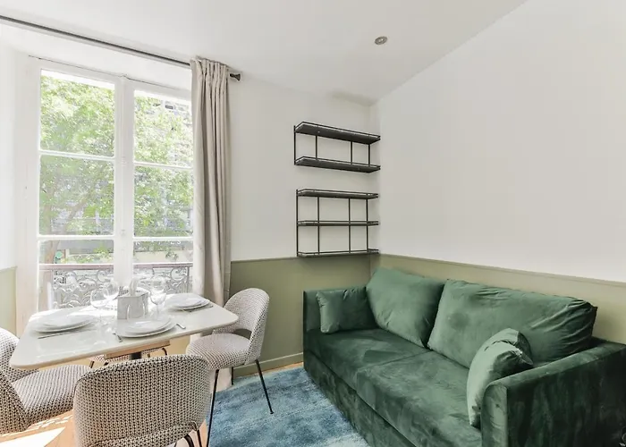 Independant Flat: Canal St Martin&trains Stations!